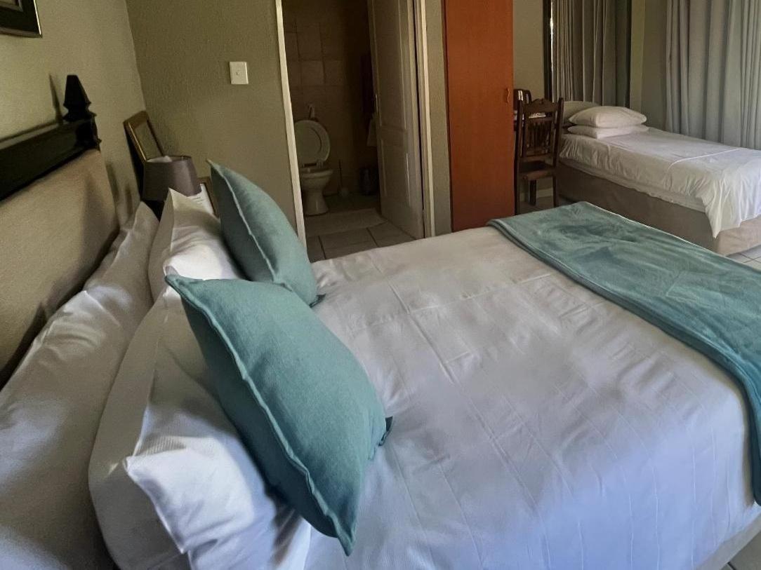 Toro Guest House Рюстенбург Экстерьер фото